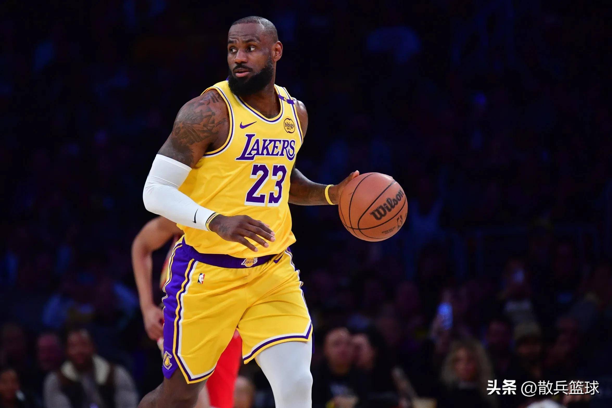 PG电子-塔图姆重返赛场，重要助攻首场状态出色，湖人观众沸腾！赛场气氛高涨的简单介绍