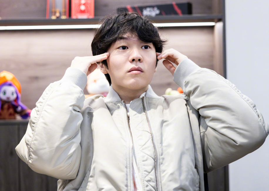 Uzi迎来二十赛季高光表现,湖人球迷沸腾!的简单介绍 Uzi迎来二十赛季高光表现,湖人球迷沸腾!的简单介绍